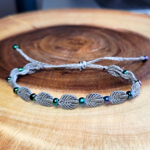 Friendship leaf Bracelet, Waterproof Macrame Bracelet, Adjustable Friendship. - Picture 6 of 10